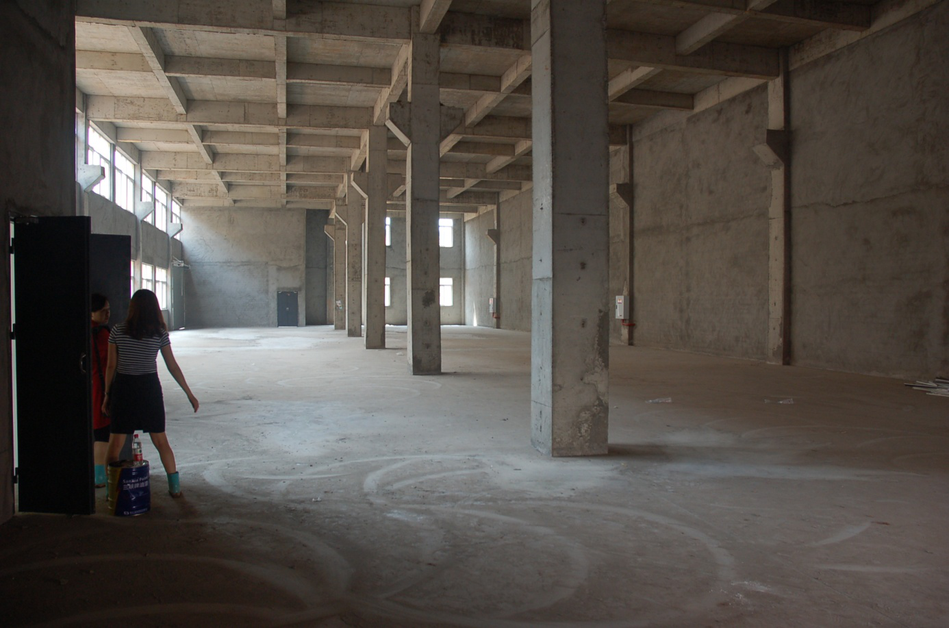 川妹子德感廠房裝修進度報告—混凝土現(xiàn)澆隔層施工